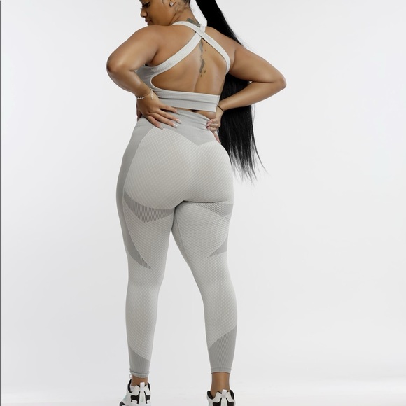 2 Piece Work Out Set - Picture 4 of 4